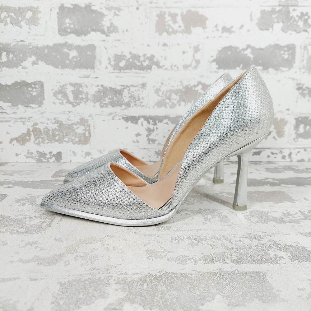 NEW Mia Ciana Silver Rhinestone Pointed Toe Pumps A662